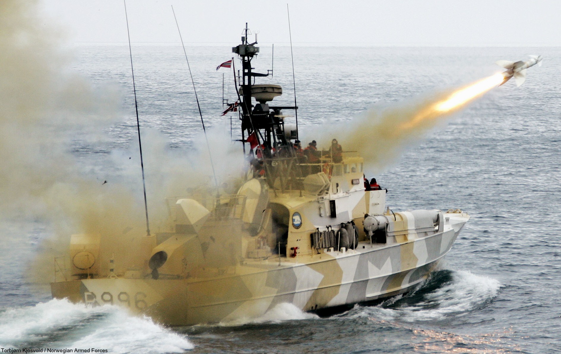 p-996 knm ravn hauk class fast attack missile torpedo craft boat norwegian navy sjøforsvaret 03 agm-114 penguin mk.2 ssm