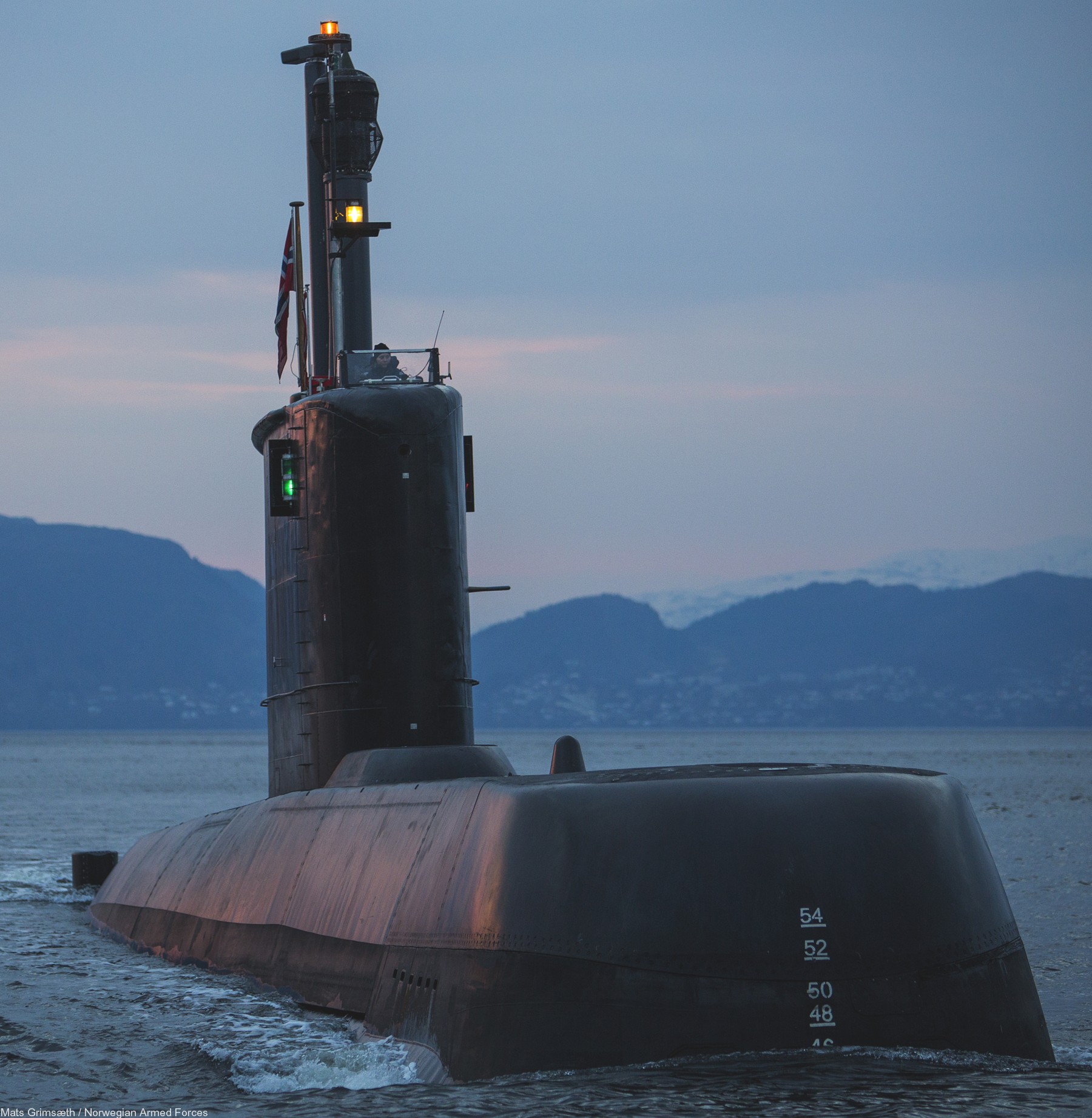 s-303 hnoms knm utvaer ula class submarine type 210 attack ssk undervannsbåt royal norwegian navy sjøforsvaret 25