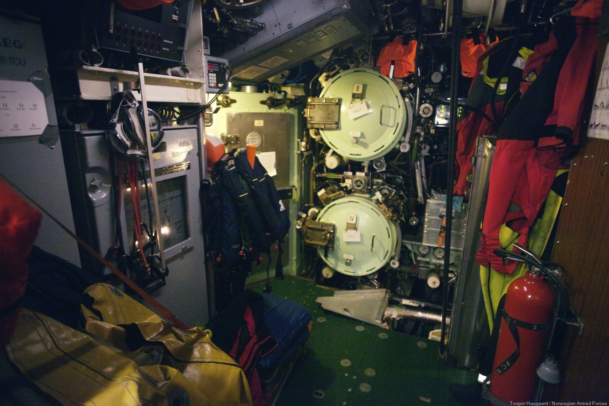 s-304 hnoms knm uthaug ula class submarine type 210 attack ssk undervannsbåt royal norwegian navy sjøforsvaret 06 torpedo room