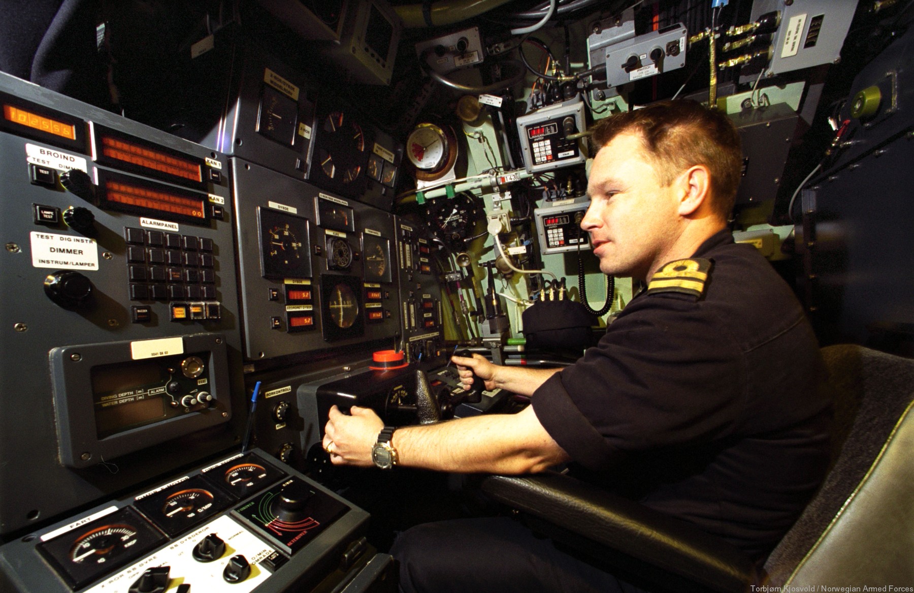 ula class submarine type 210 attack ssk knm hnoms undervannsbåt royal norwegian navy sjøforsvaret 06 bridge steering