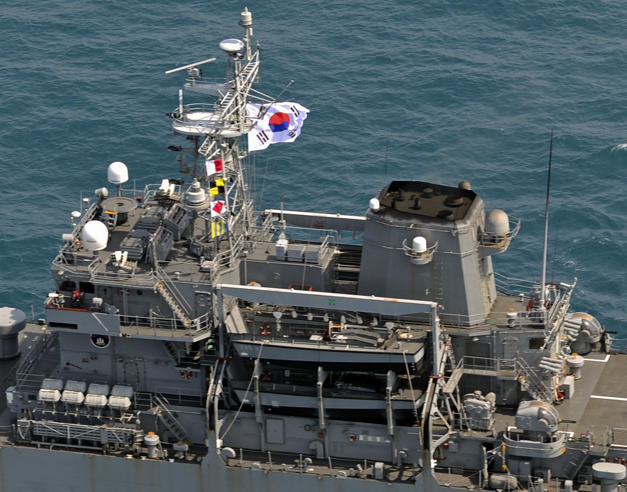 go jun bong class landing ship tank lst roks korean navy rokn hanjin 02x gatling lcvp