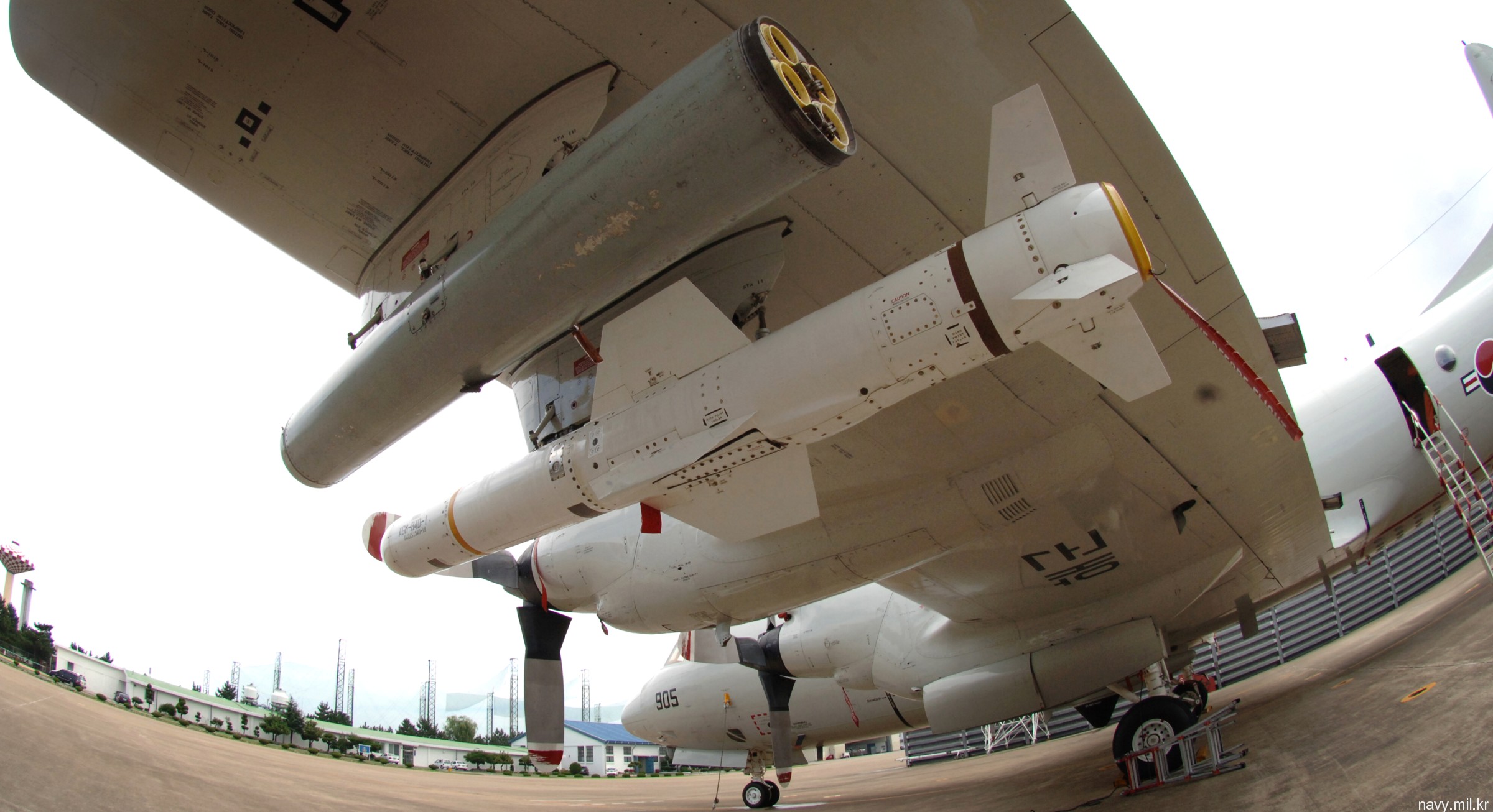 p-3c orion republic of korea navy rokn maritime patrol aircraft mpa lockheed 950905 agm-84 harpoon missile 11