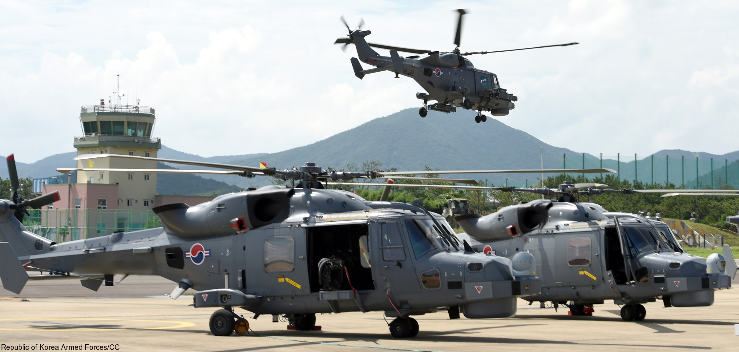 agusta westland aw159 wildcat helicopter republic of korea navy rokn 02 door gun