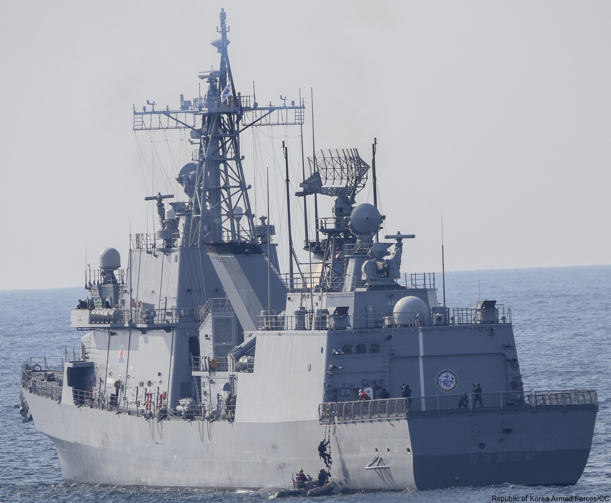 ddh-971 roks gwanggaeto the great destroyer republic of korea navy rokn sea sparrow missile helicopter 03