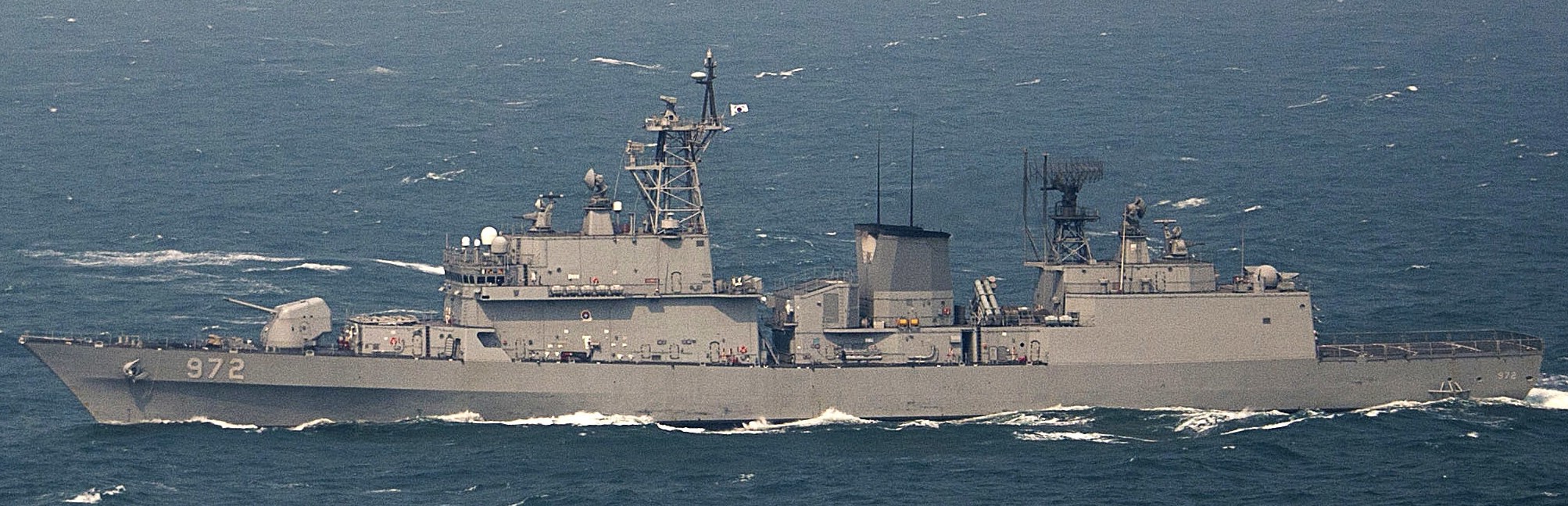 ddh-972 roks eulji mundeok gwanggaeto the great class destroyer republic of korea navy rokn sea sparrow missile helicopter lynx mk.99a daewoo shipbuilding 02x