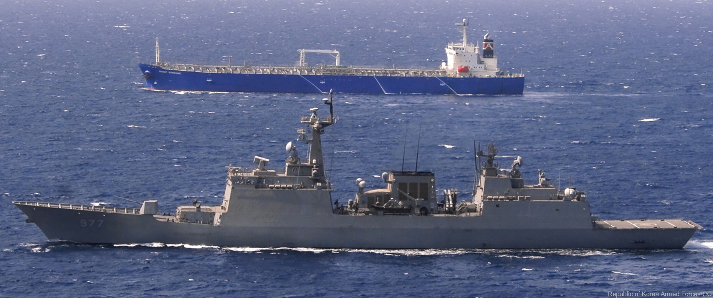 ddh-977 roks dae jo-yeong helicopter destroyer ddh kdx-ii korean navy rokn standard sm-2mr sam harpoon ssm 17