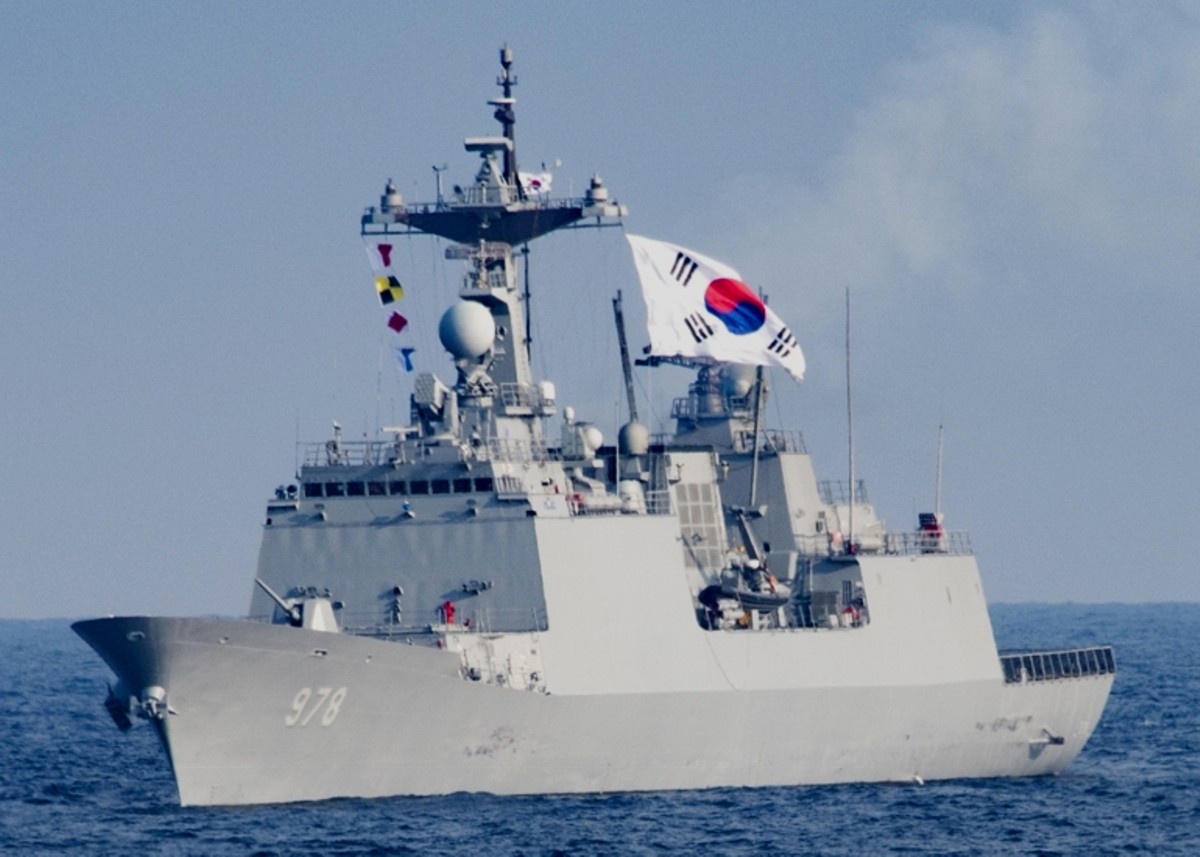 ddh-978 roks wang geon helicopter destroyer ddh kdx-ii korean navy rokn standard sm-2mr sam harpoon ssm 08