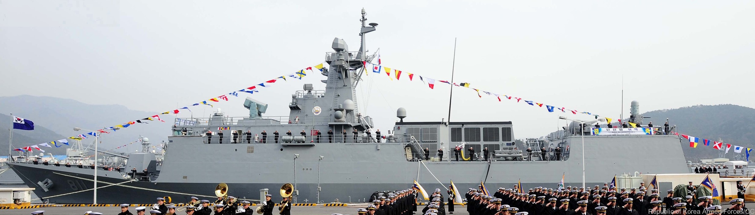 ffg-811 roks incheon class guided missile frigate ffg korean navy rokn ssm-700k tlam land attack gun ciws helicopter 05