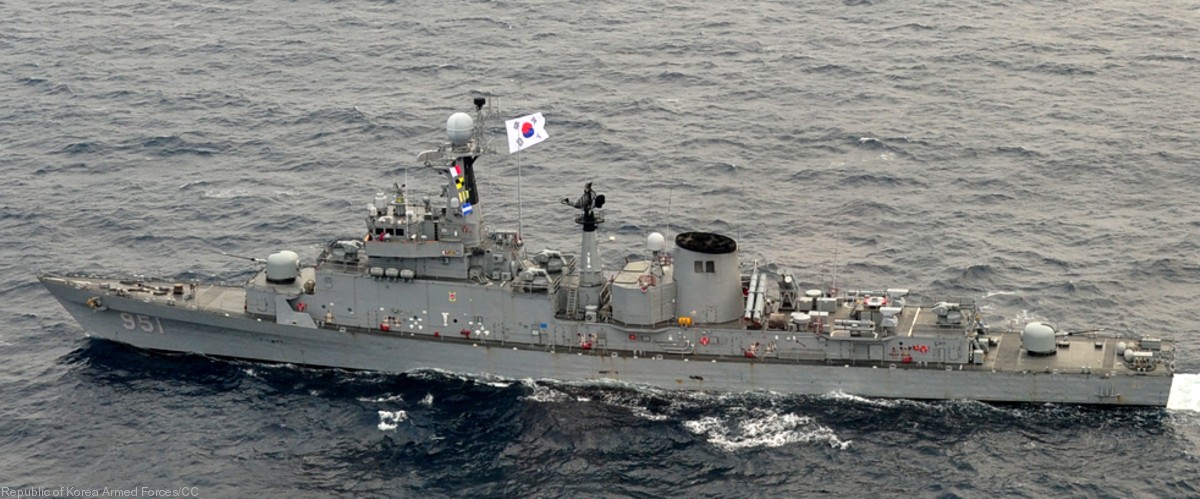 ff-951 roks ulsan class frigate republic of korea navy rokn 03