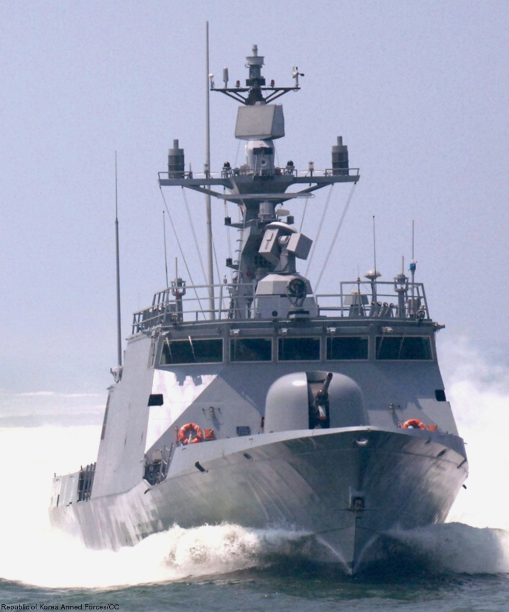 pkg-711 roks yoon youngha class patrol missile vessel boat korean navy rokn hyundai wia 76mm gun nobong 40l70 ssm-700k hae sung 02
