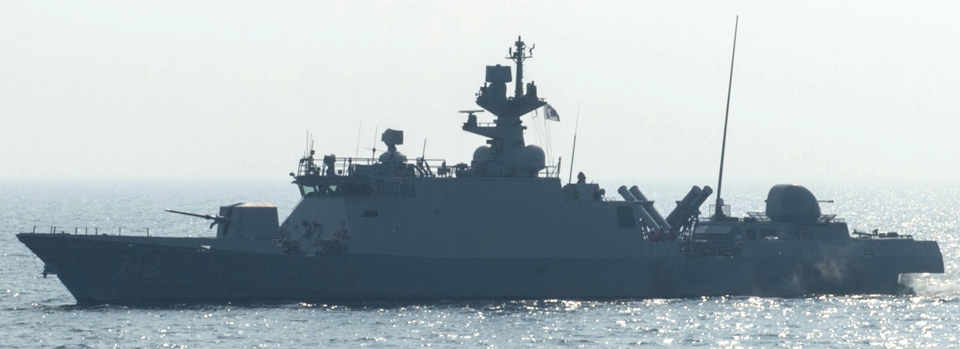 pkg-712 roks han sanggook yoon youngha class patrol missile vessel boat korean navy rokn hyundai wia 76mm gun nobong 40l70 ssm-700k hae sung 02