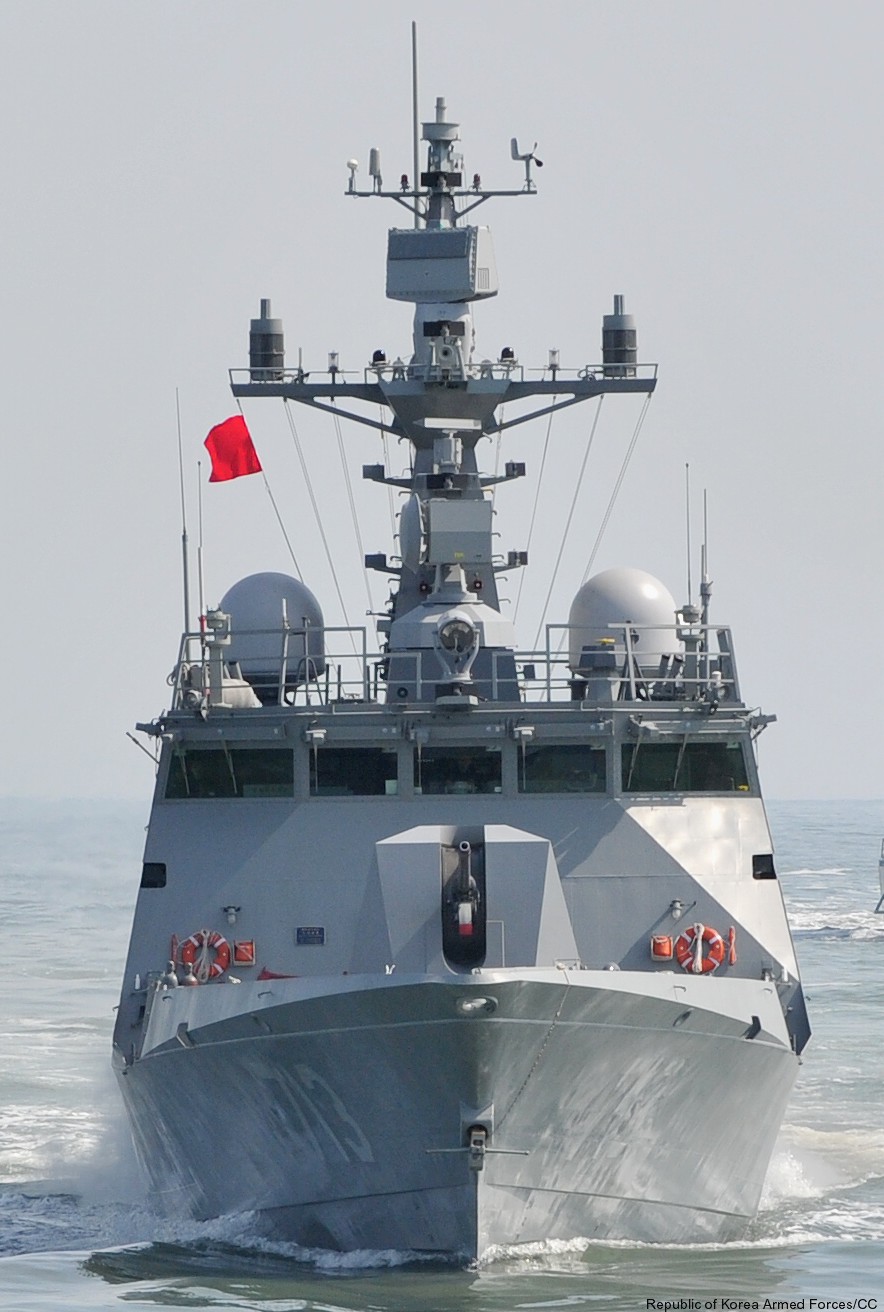 pkg-713 roks jo chunhyung yoon youngha class patrol missile vessel boat korean navy rokn hyundai wia 76mm gun nobong 40l70 ssm-700k hae sung 02a