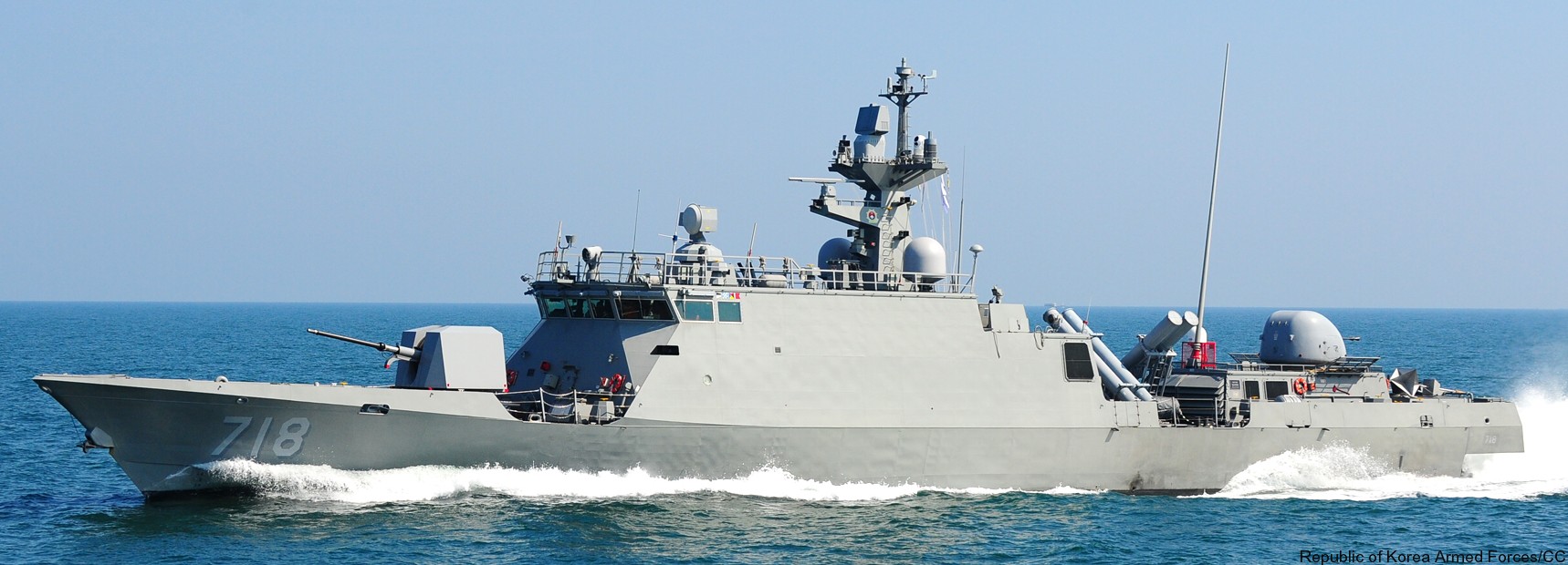 yoon youngha class patrol missile vessel boat pkg korean navy rokn roks hyundai wia 76mm gun nobong 40l70 gun ssm-700k 02x