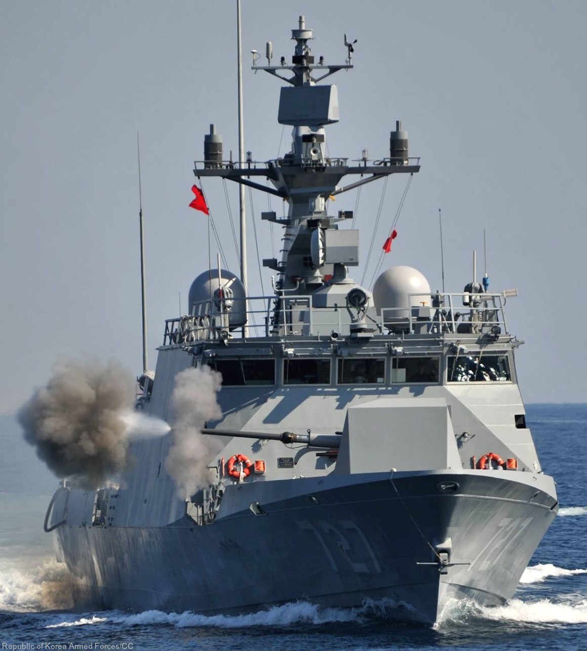 pkg-727 roks kim changhak yoon youngha class patrol missile vessel boat korean navy rokn hyundai wia 76mm gun nobong 40l70 ssm-700k hae sung 02