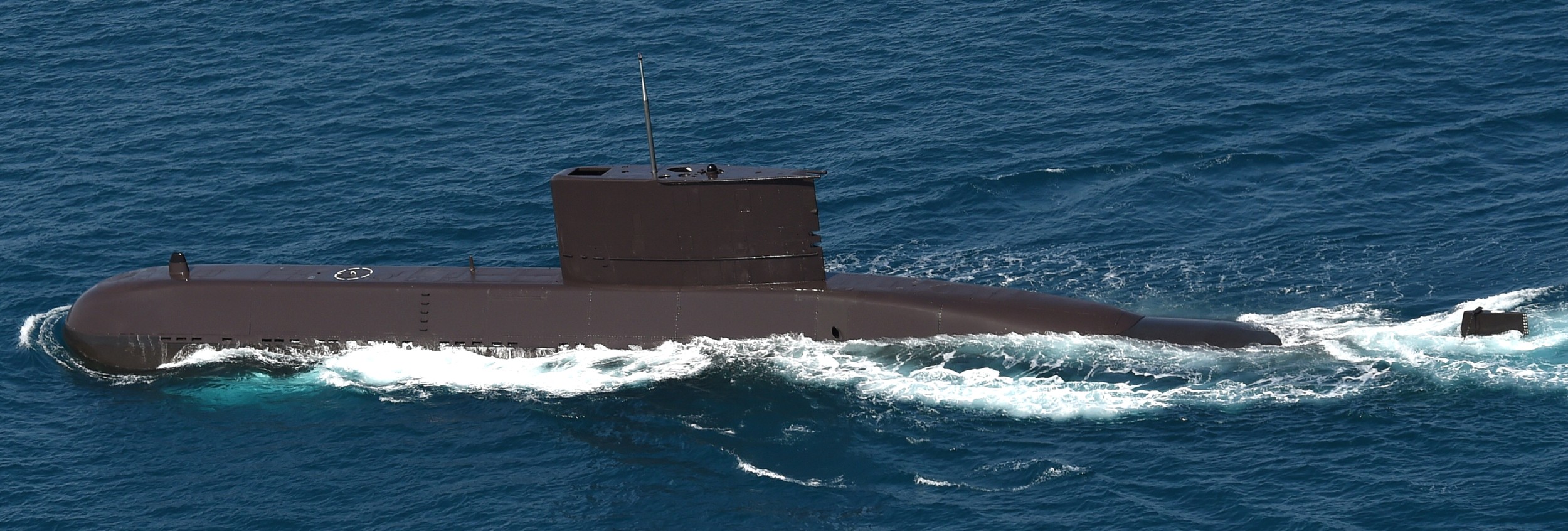jang bogo class submarine ss roks republic of korea navy rokn daewoo dsme 533mm torpedo sut ugm-84 harpoon ssm missile 02c