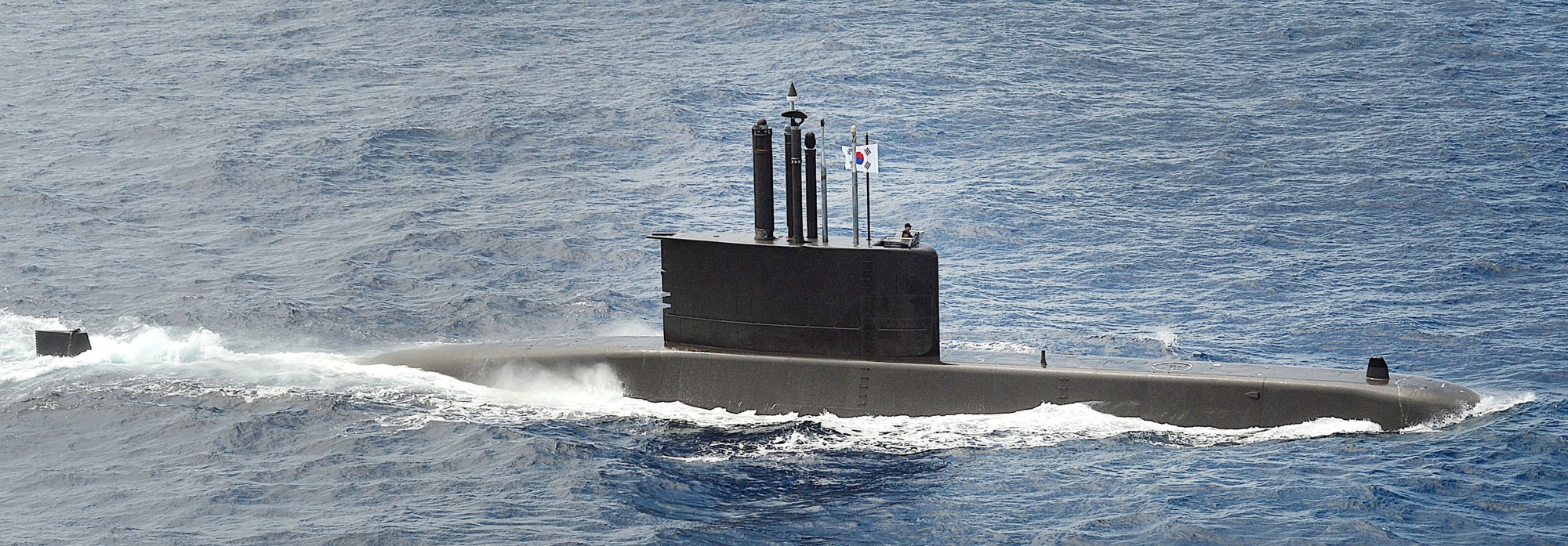 ss-068 roks yi sunsin jang bogo class kss-i type 209-1200 attack submarine republic of korea navy rokn 533mm sut torpedo ugm-84 harpoon ssm 04