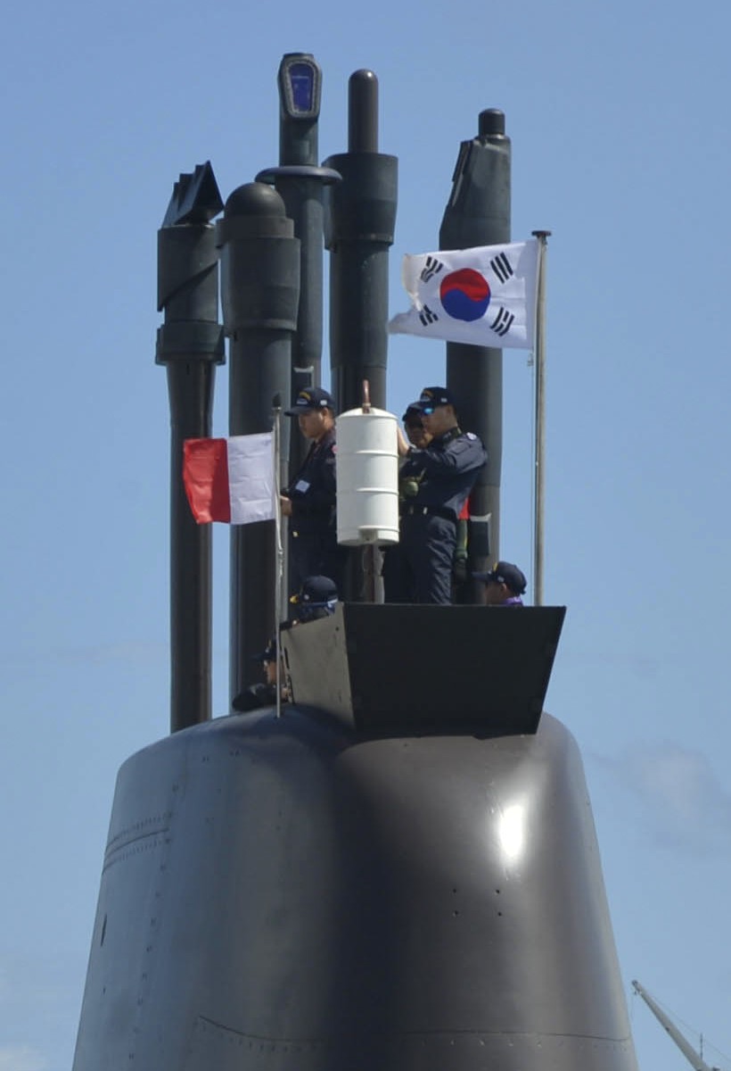 ss-077 roks yun bong-gil son won-il class attack submarine type-214 kss-ii republic of korea navy rokn torpedo ssm missile 03a mast details