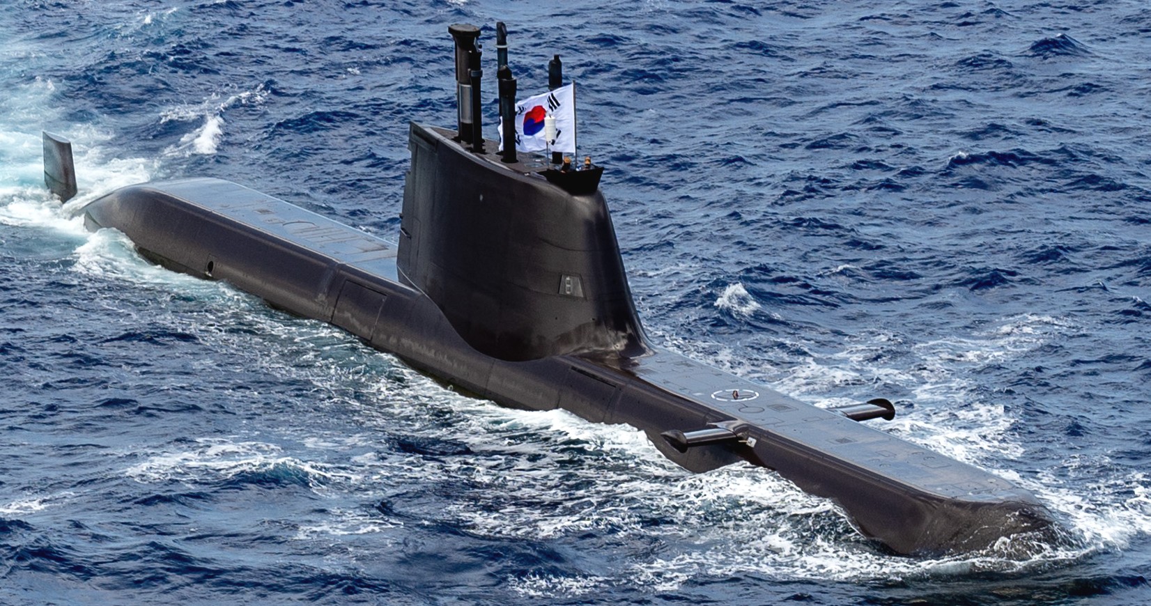 ss-081 roks lee beom-seok son won-il class attack submarine type-214 kss-ii republic of korea navy rokn 15