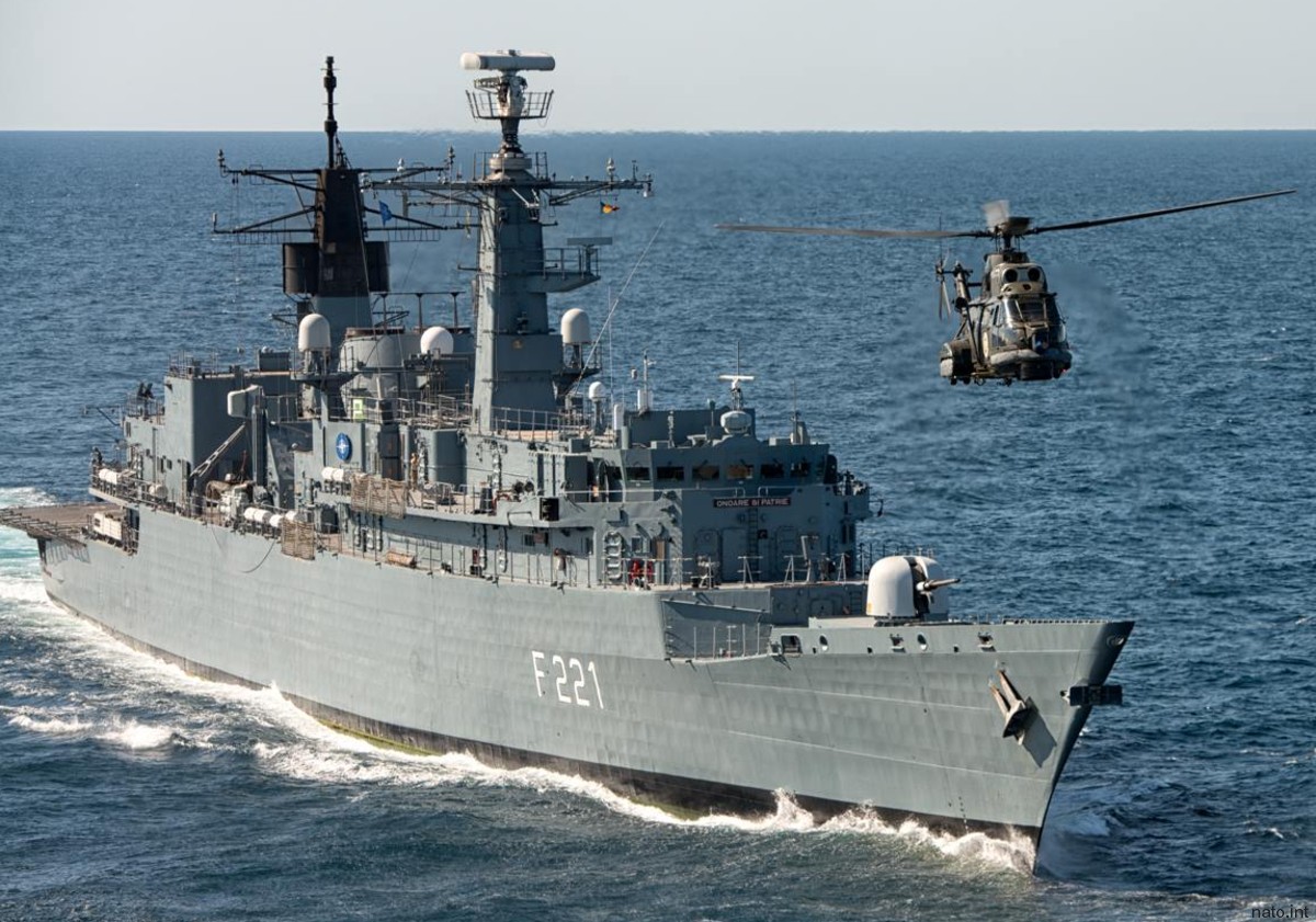 f-221 ros regele ferdinand frigate romanian navy type 22 broadsword class 08 iar 330 helicopter
