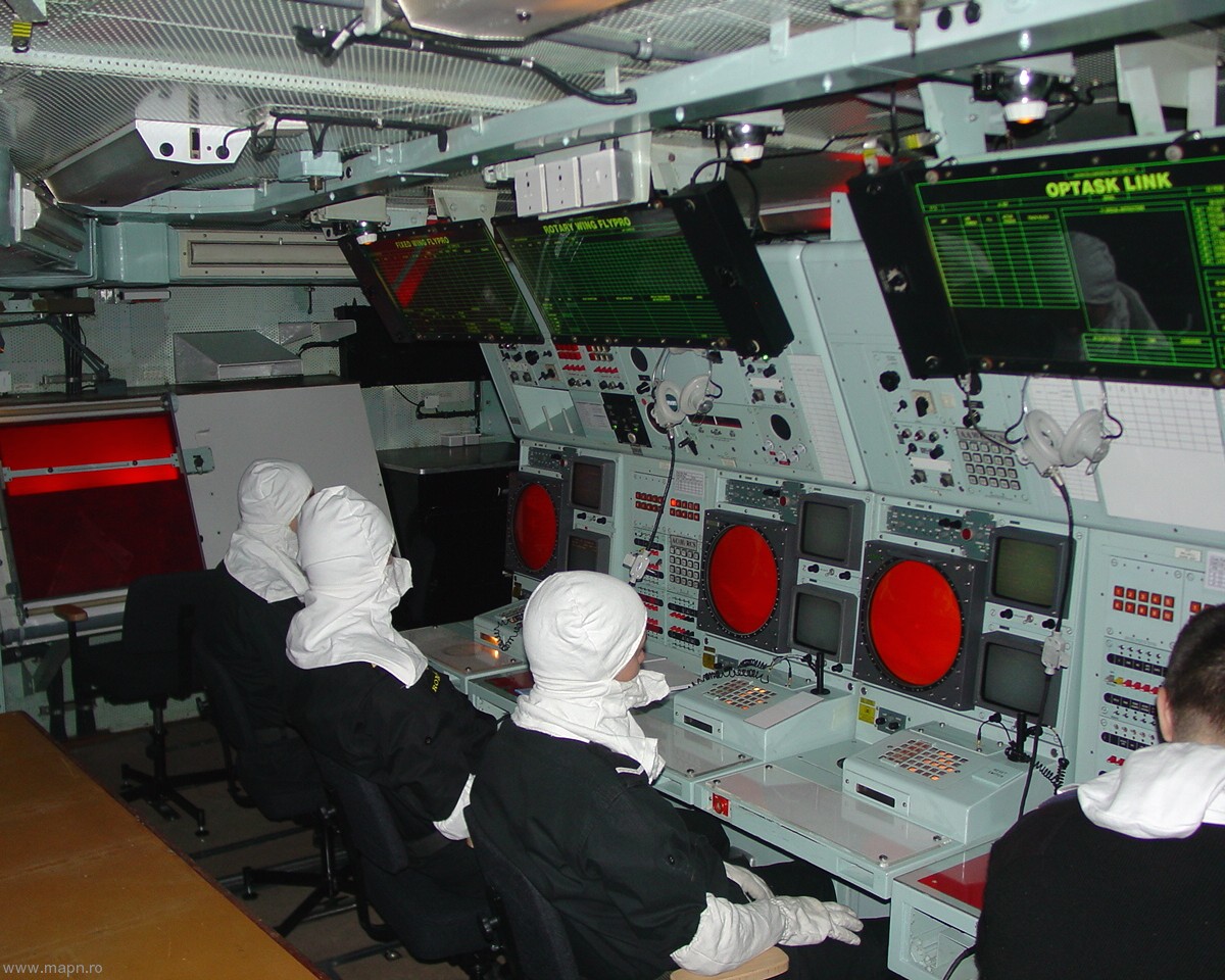 f-221 ros regele ferdinand frigate romanian navy type 22 broadsword class 39 cic radar console