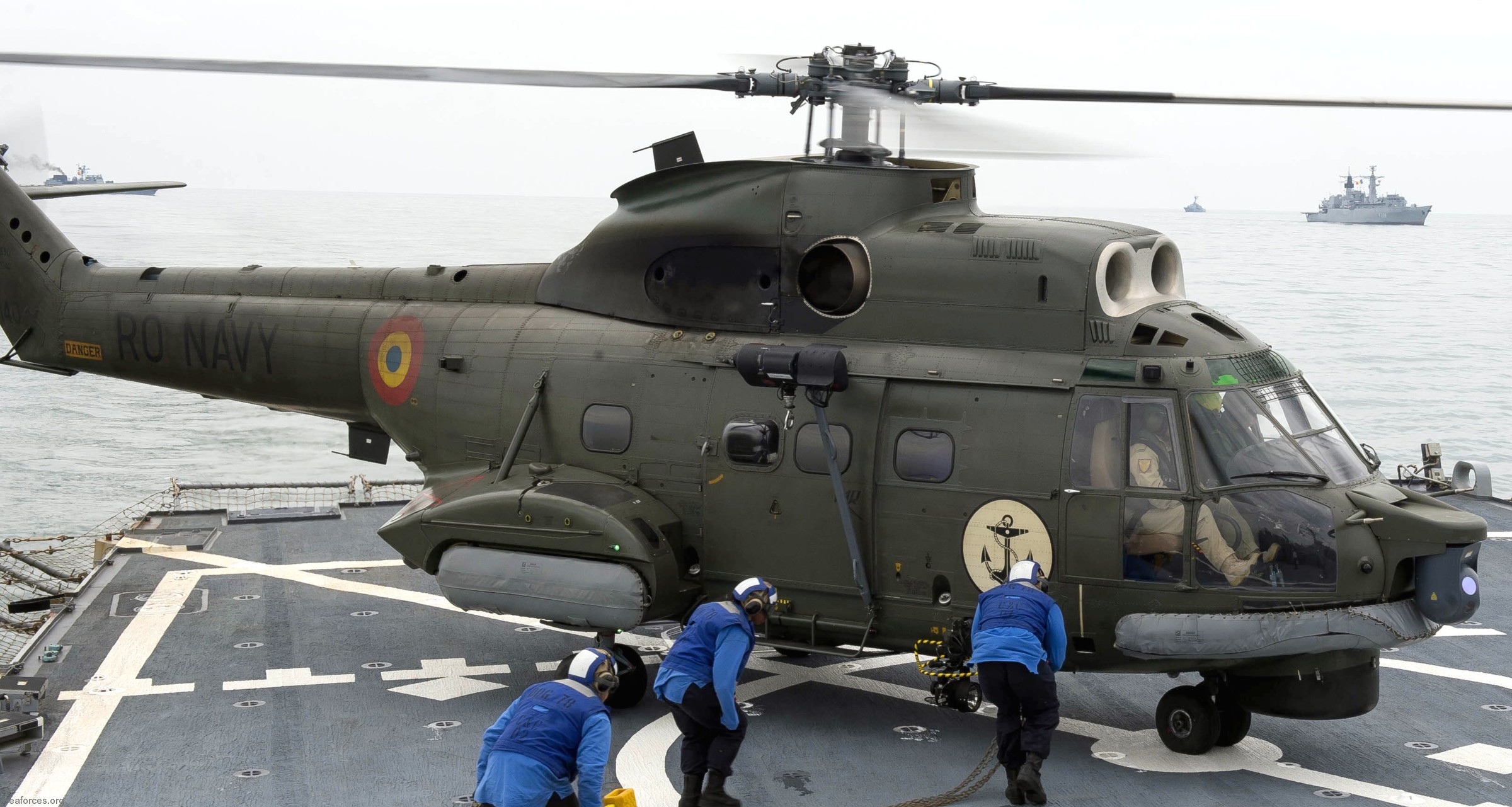 iar-330 naval helicopter puma romanian navy forțele navale române 13