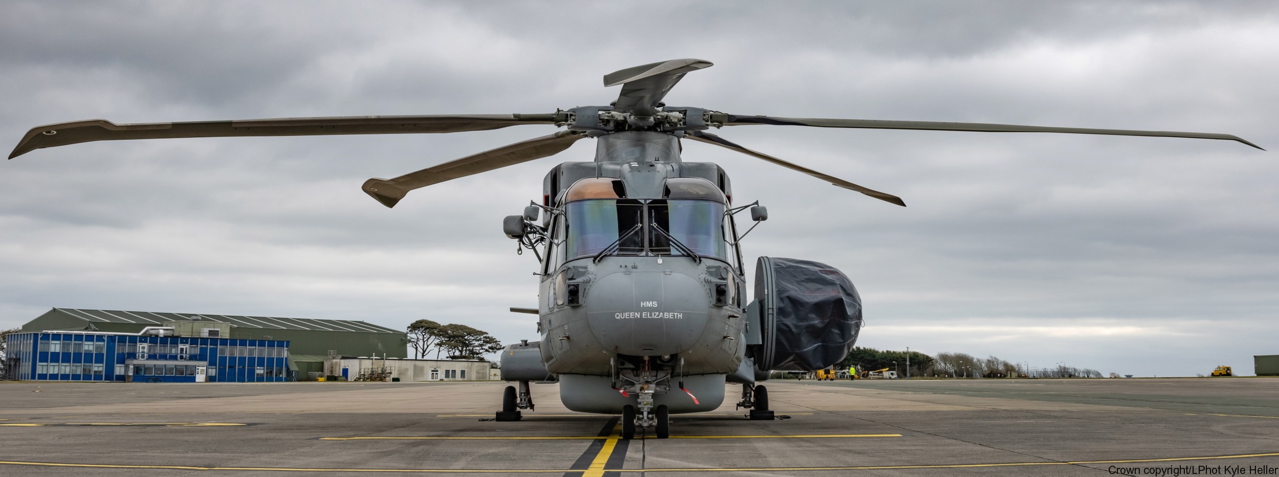 merlin hm mark 2 asac aew crowsnest airborne surveillance control helicopter royal navy fleet air arm agusta westland leonardo 820 nas 04