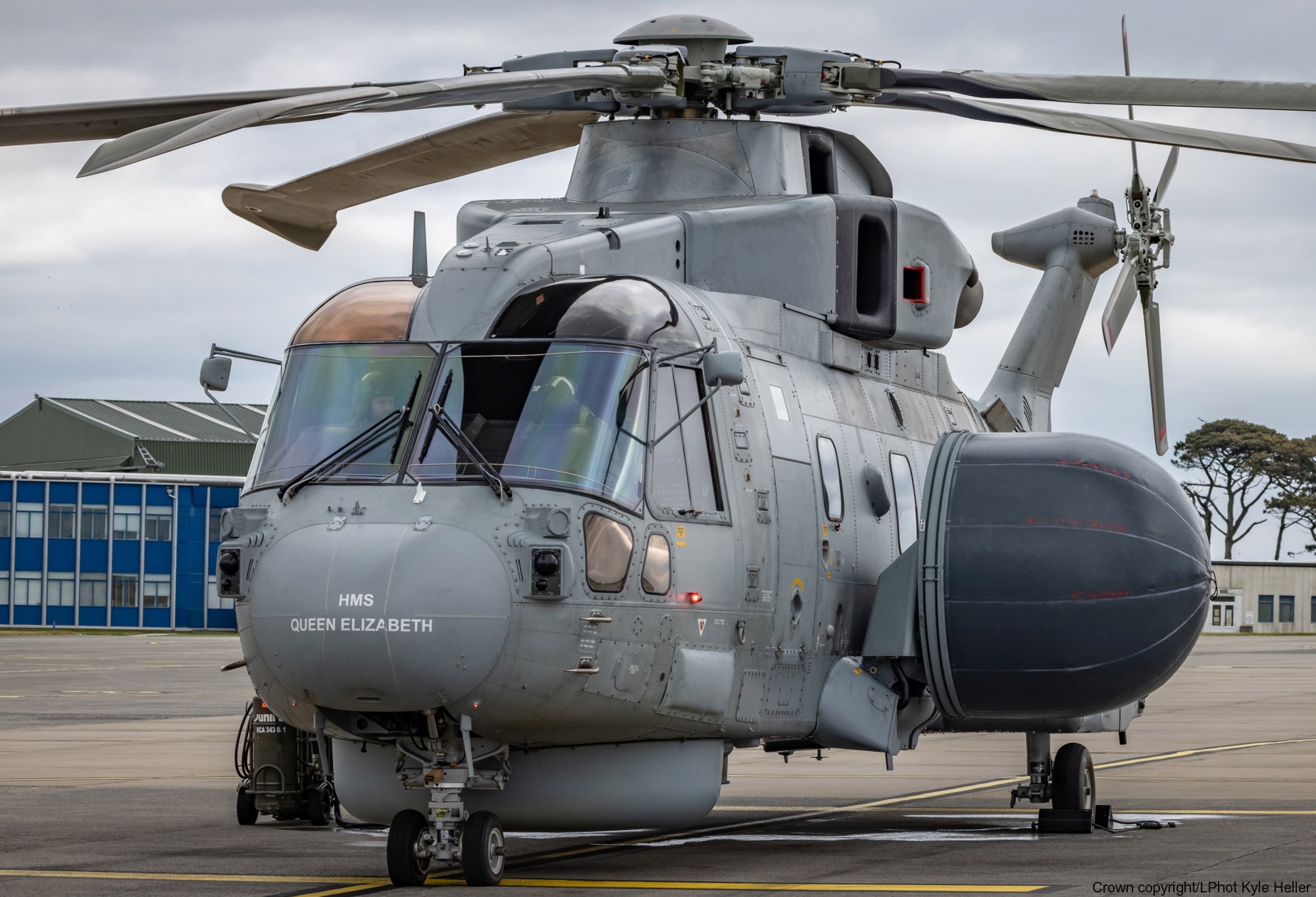 merlin hm mark 2 asac aew crowsnest airborne surveillance control helicopter royal navy fleet air arm agusta westland leonardo 820 nas 09