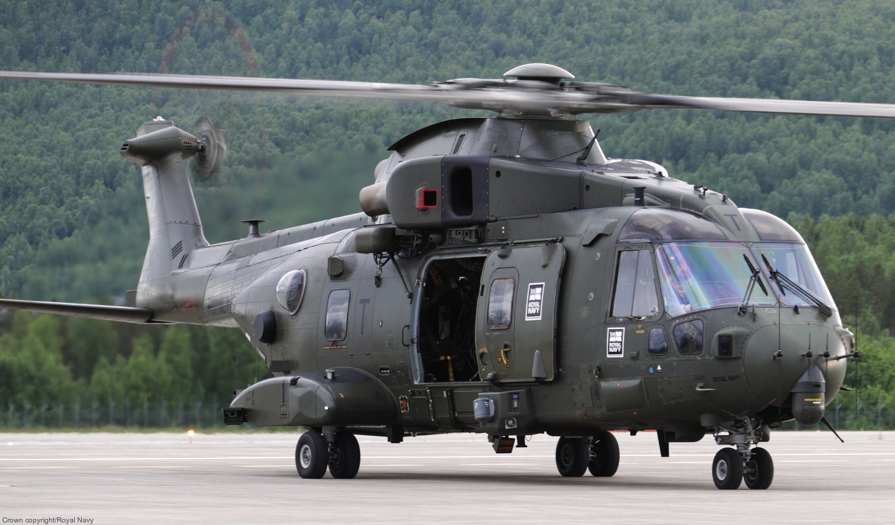 merlin hc3 hc3a mk.3 commando helicopter aw101 force chf royal navy 845 846 naval air squadron rnas yeovilton agusta westland marines 52