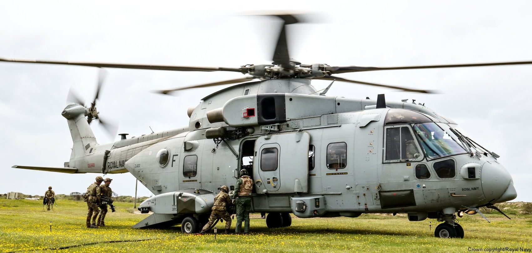 merlin hc4 mk.4 commando helicopter force chf royal navy 845 846 naval air squadron rnas yeovilton aw101 07
