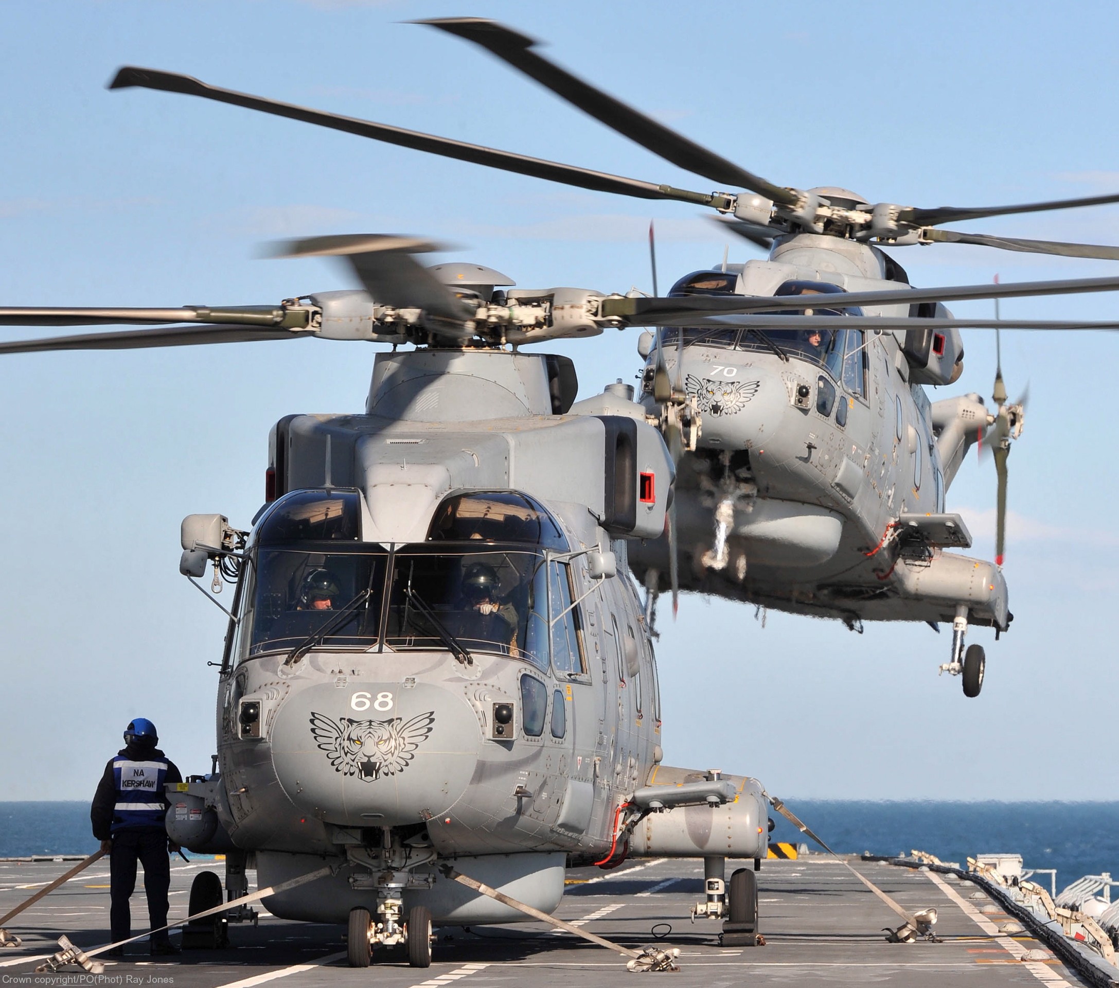 merlin hm2 helicopter royal navy agusta westland aw101 leonardo naval air squadron nas rnas culdrose 33
