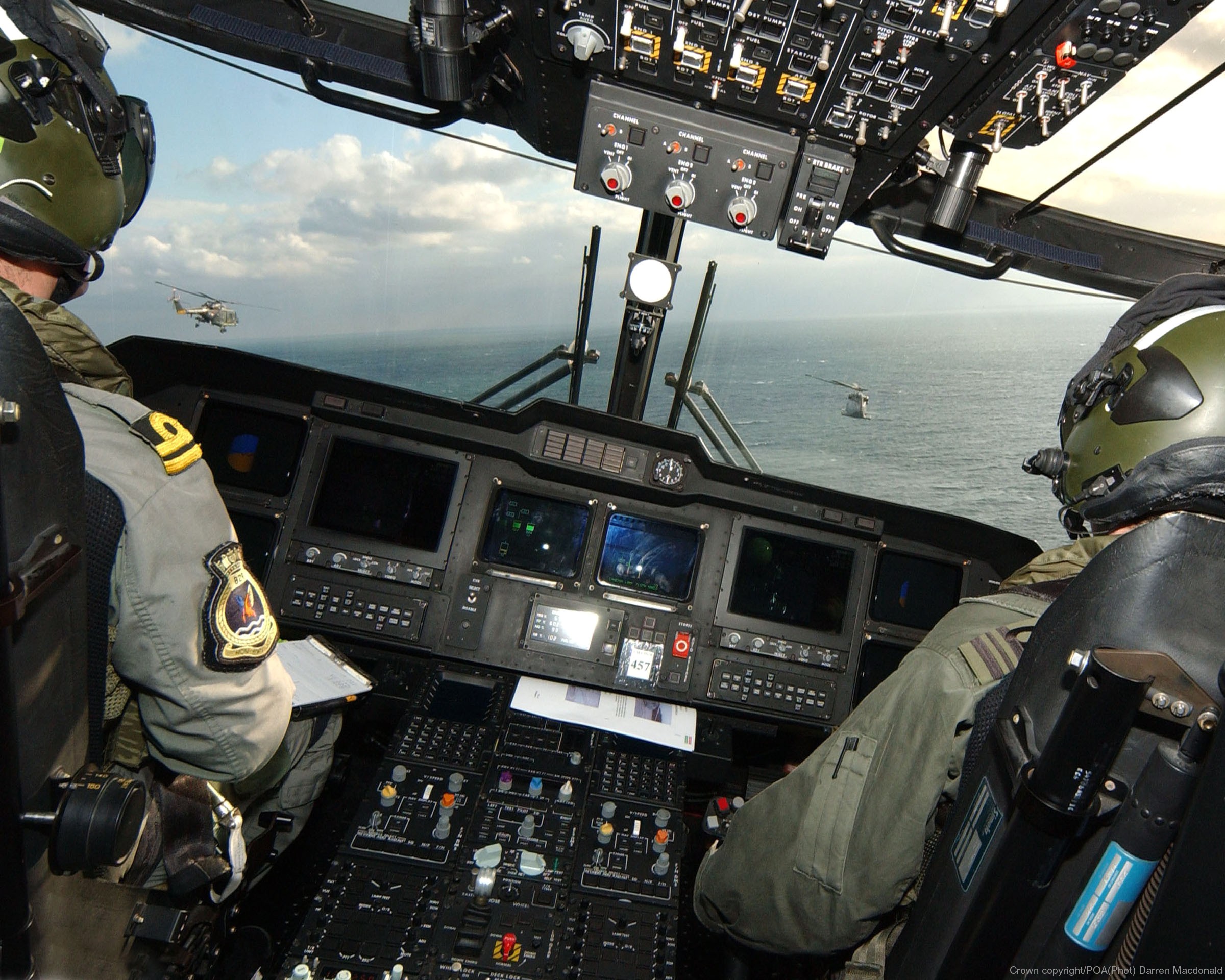 merlin hm1 helicopter royal navy agusta westland aw101 naval air squadron nas rnas culdrose 35 cockpit view