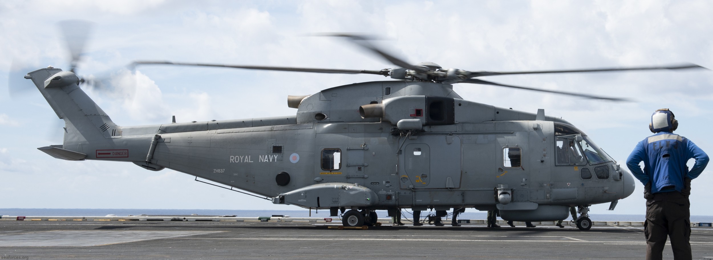merlin hm2 helicopter royal navy agusta westland aw101 leonardo naval air squadron nas rnas culdrose 44