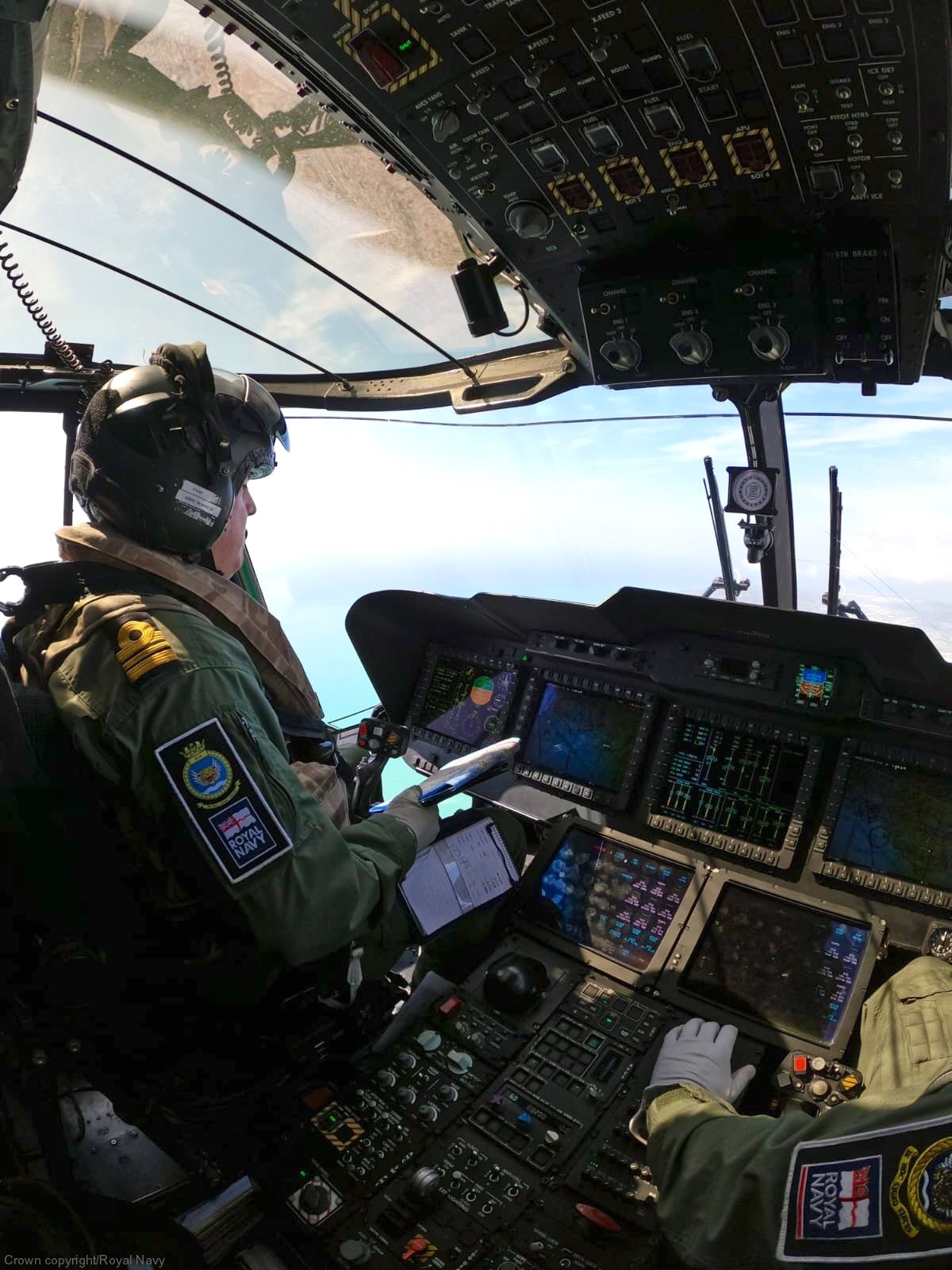 merlin hm2 helicopter royal navy agusta westland aw101 naval air squadron nas rnas culdrose 58 cockpit view