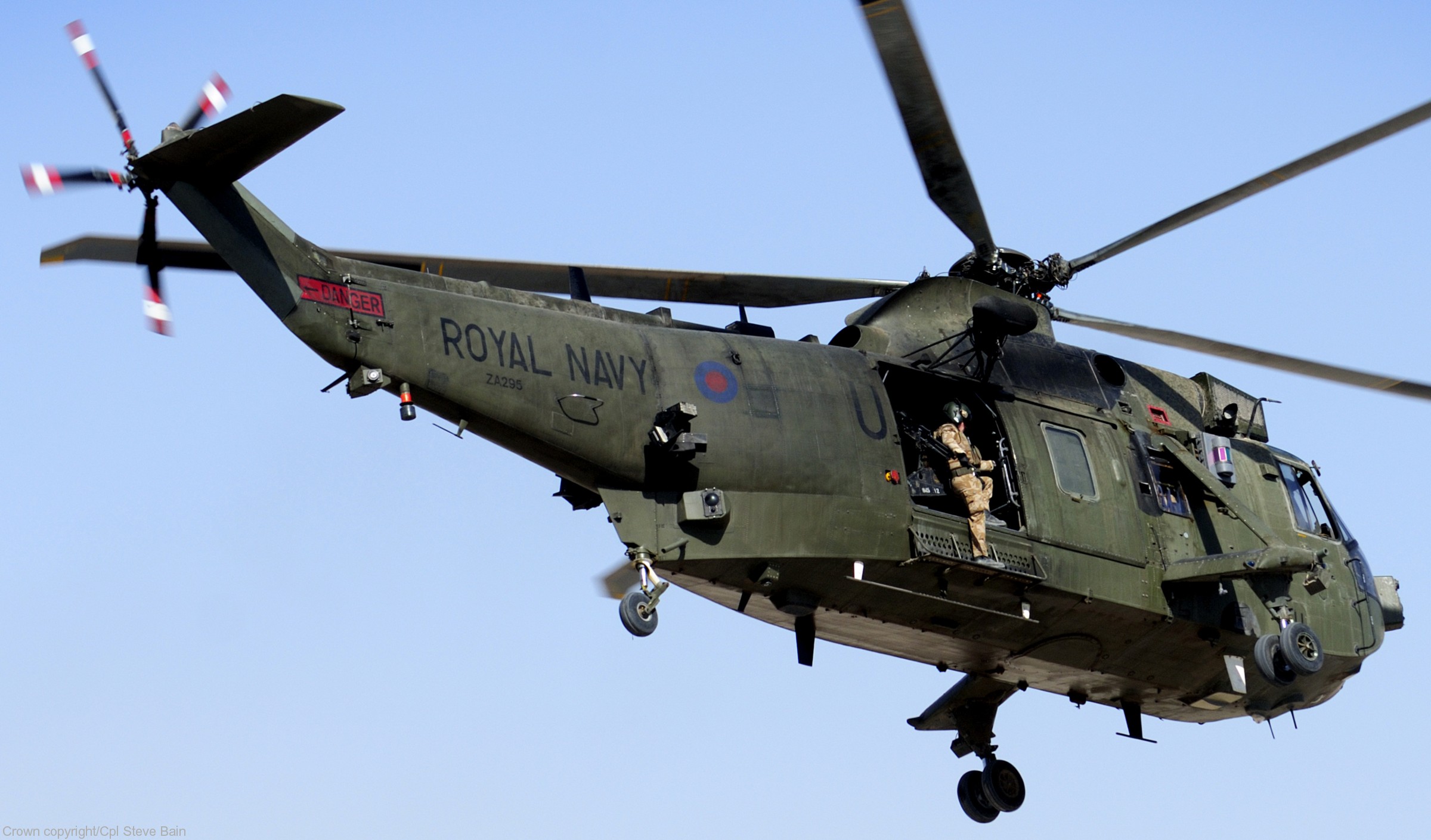 sea king hc.4 helicopter royal navy commando assault marines westland nas squadron rnas 07