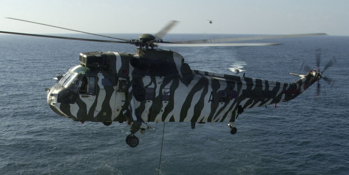 sea king hc.4 helicopter royal navy commando assault marines westland nas squadron rnas 31