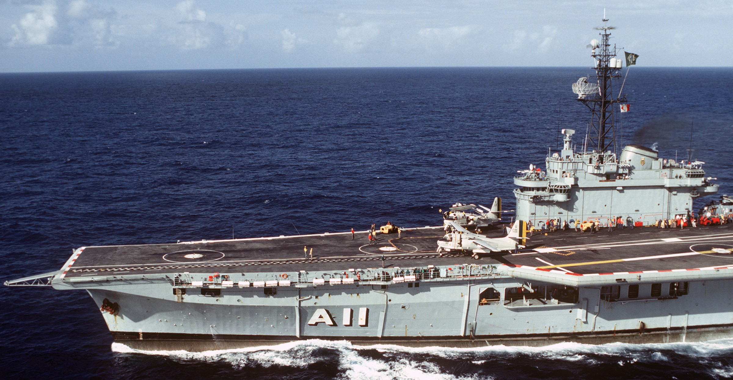 a-11 nael minas gerais colossus class aircraft carrier brazilian navy r71 hms vengeance 03