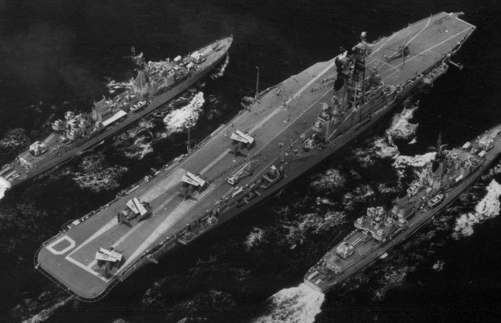 r-81 hnlms karel doorman colossus class aircraft carrier royal netherlands navy r63 hms venerable 02