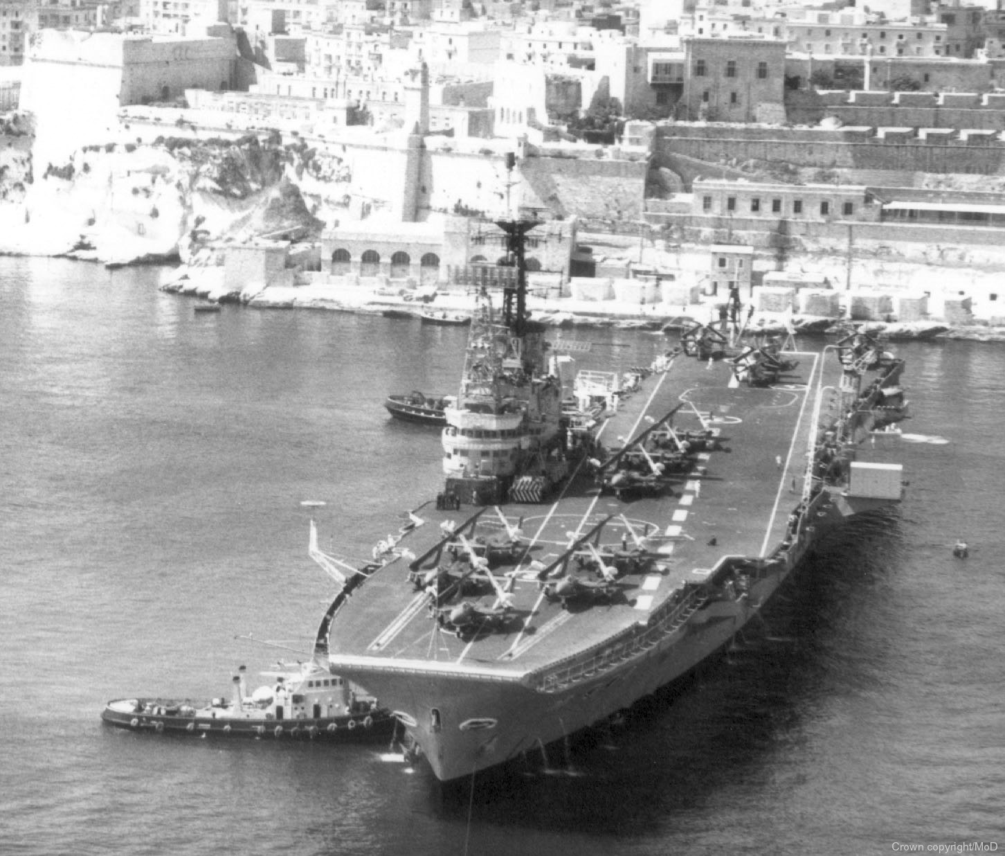 r-06 hms centaur aircraft carrier royal navy 07