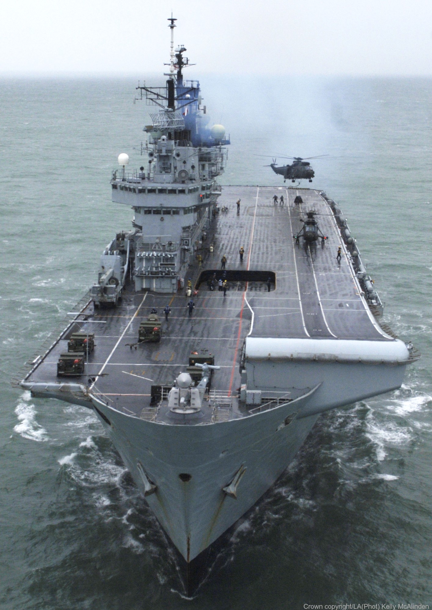 r-06 hms illustrious invincible class aircraft carrier royal navy 20