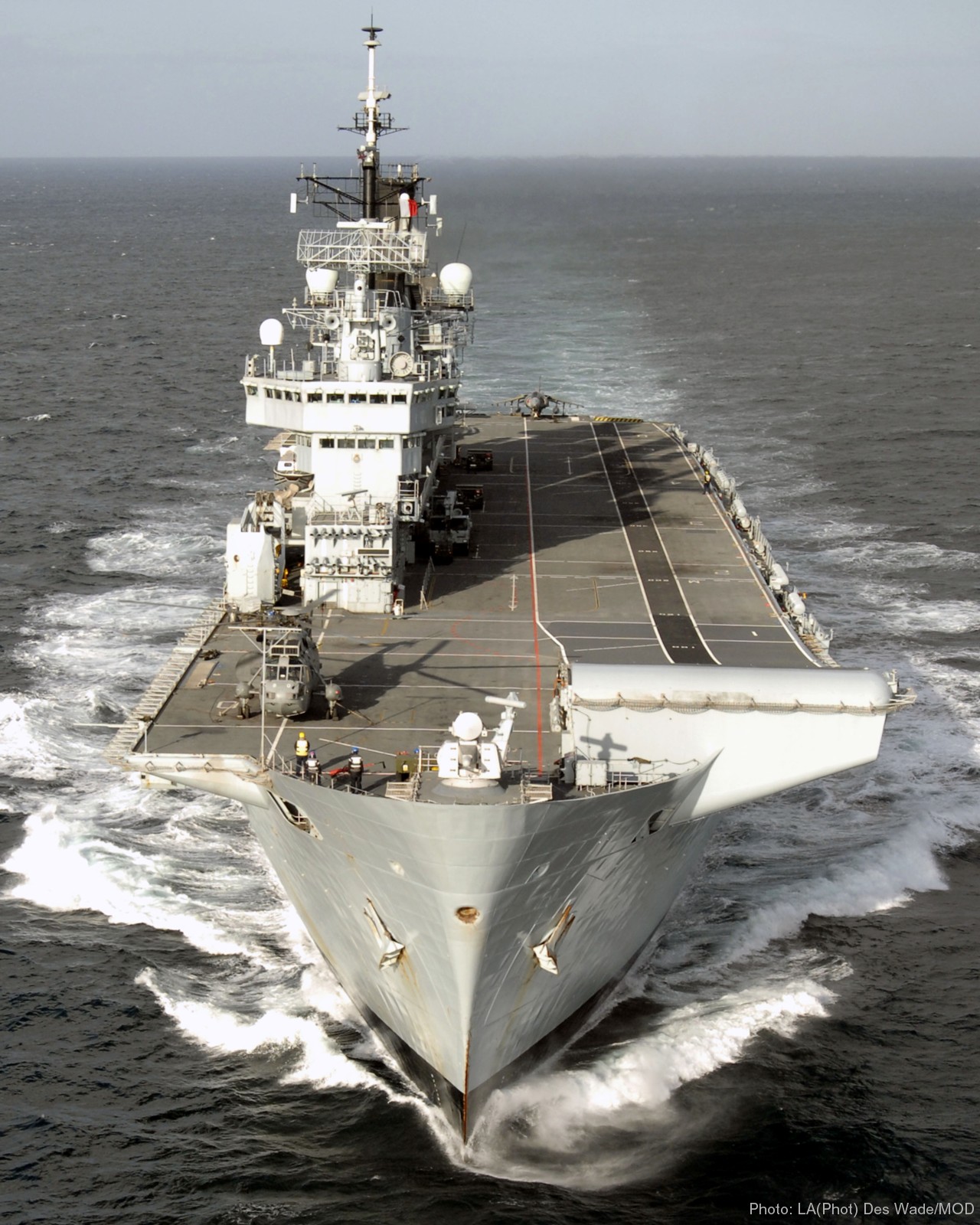 r06 hms illustrious invincible class aircraft carrier royal navy 22