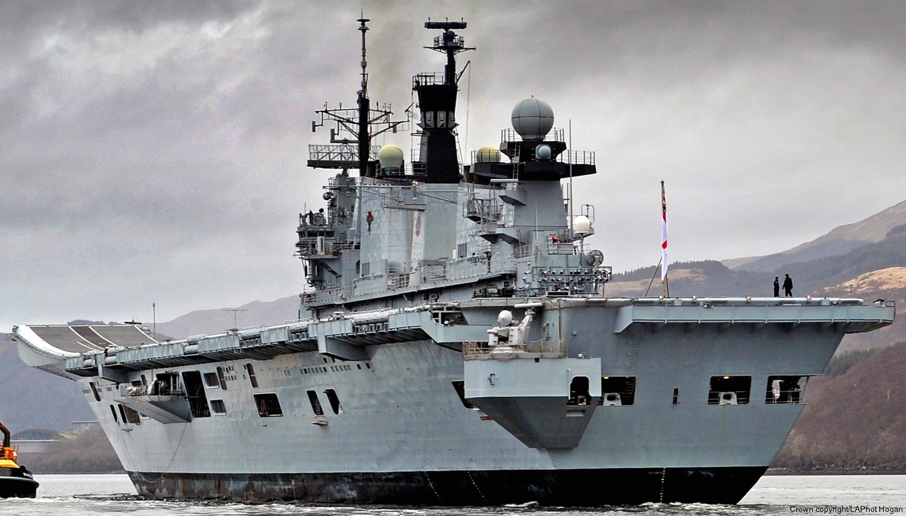r-06 hms illustrious invincible class aircraft carrier royal navy 27