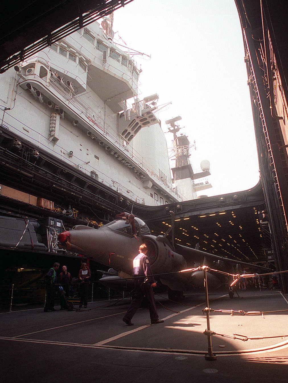 r06 hms illustrious invincible class aircraft carrier royal navy 42
