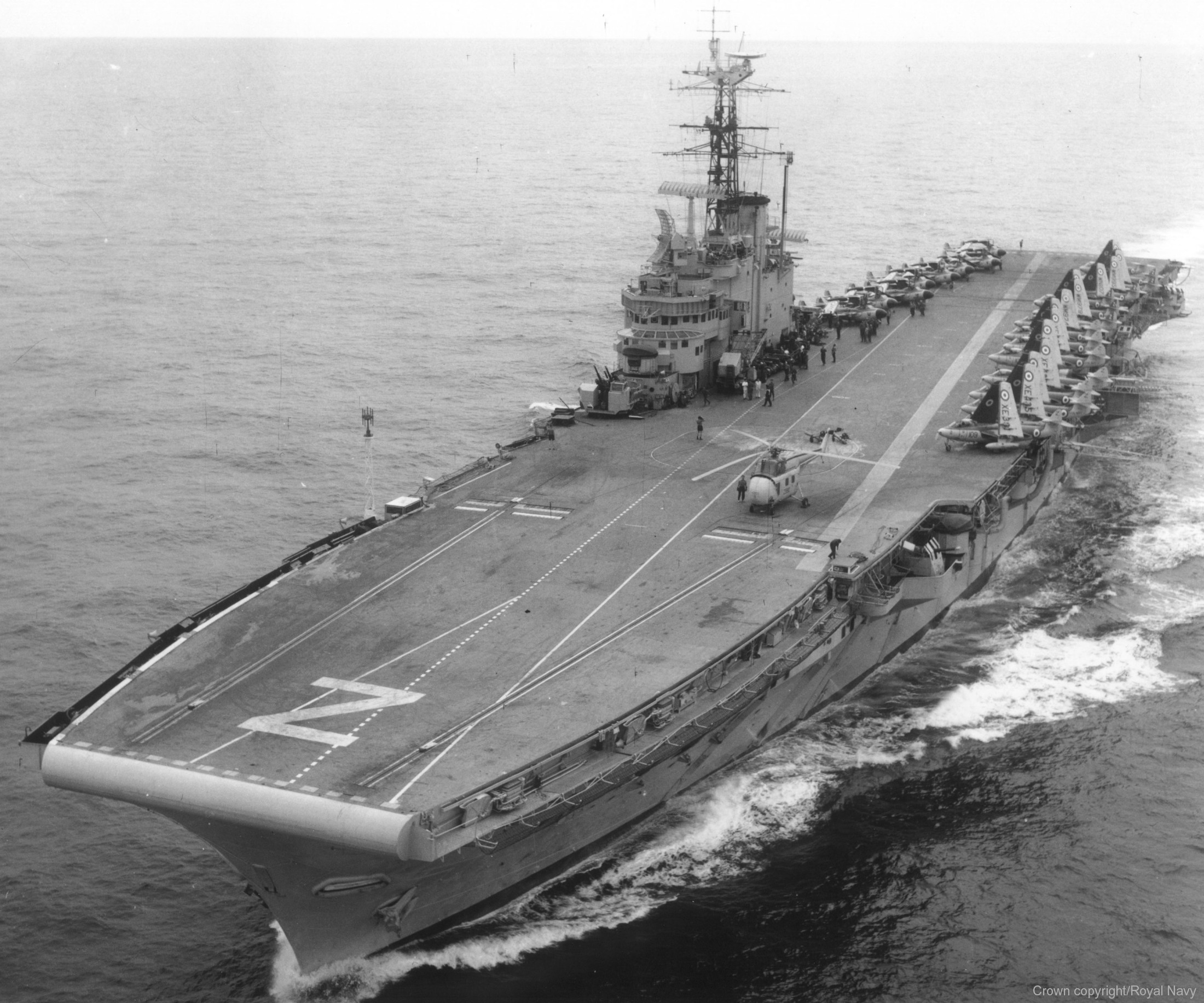 r-07 hms albion centaur class aircraft carrier royal navy 04