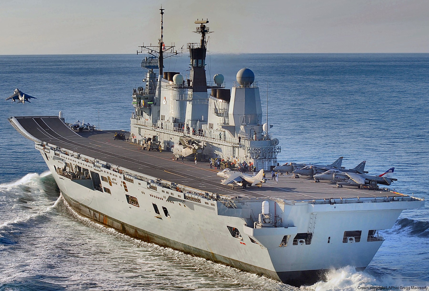 invincible class aircraft carrier royal navy r-07 hms ark royal 09c