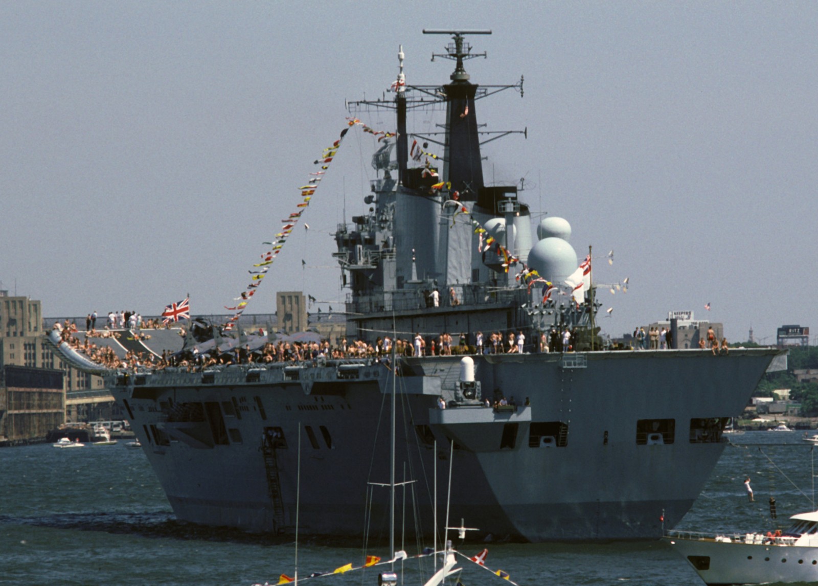 r-07 hms ark royal invincible class aircraft carrier royal navy 25