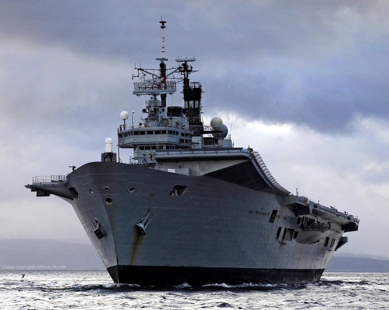 r-07 hms ark royal invincible class aircraft carrier royal navy 35