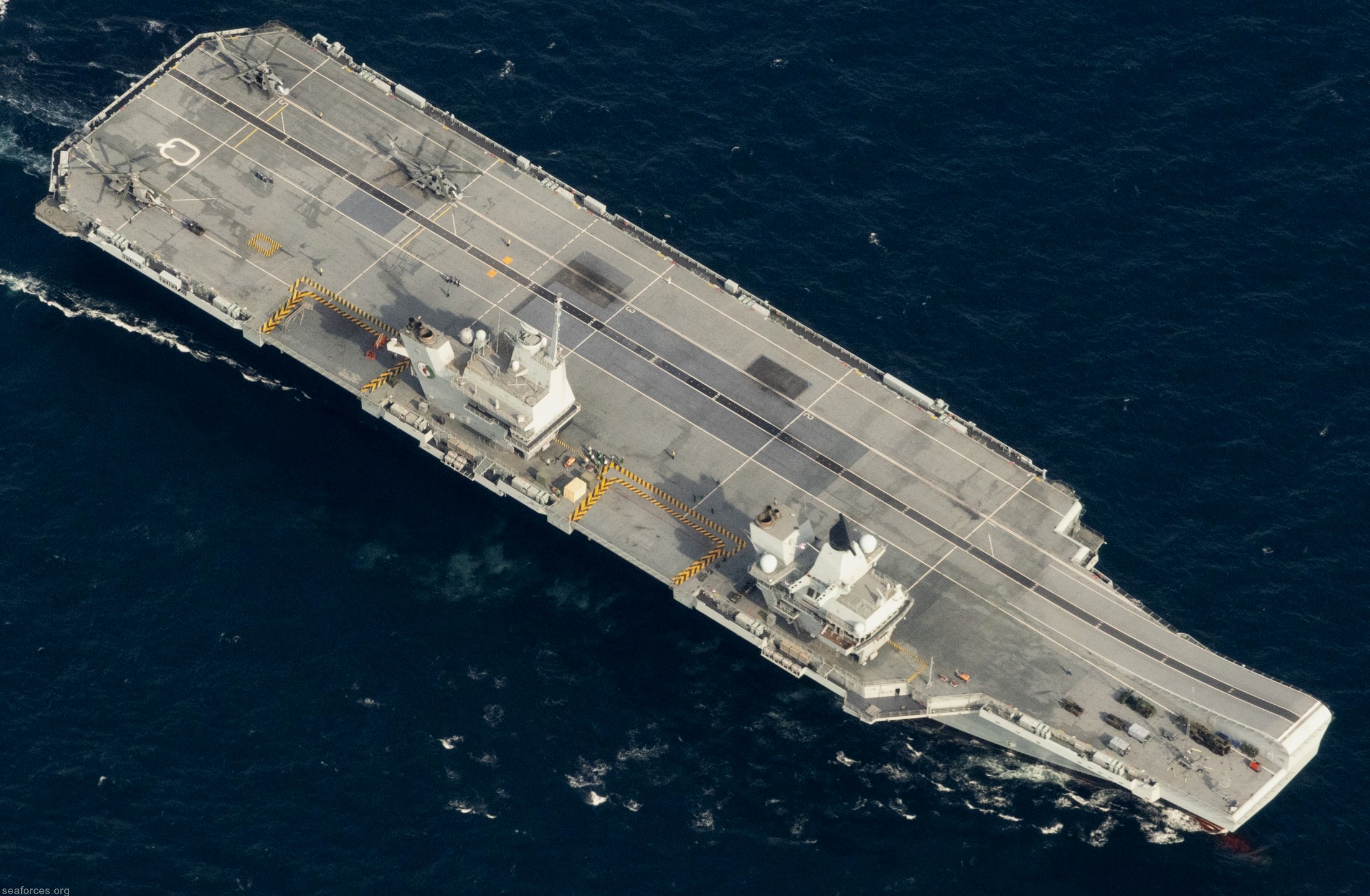hms queen elizabeth r-08 aircraft carrier royal navy 38