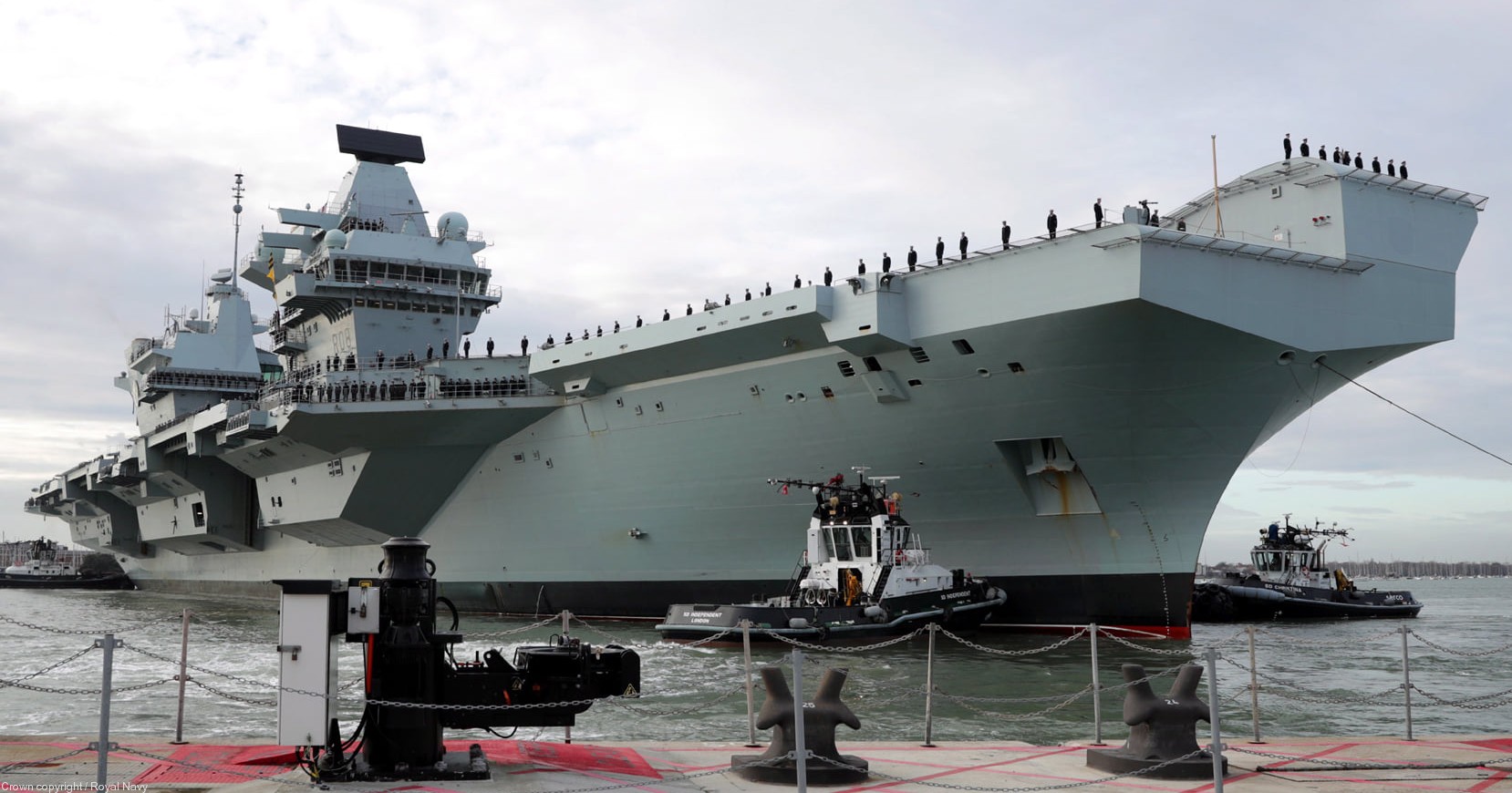 hms queen elizabeth r-08 aircraft carrier royal navy 69 hmnb portsmouth