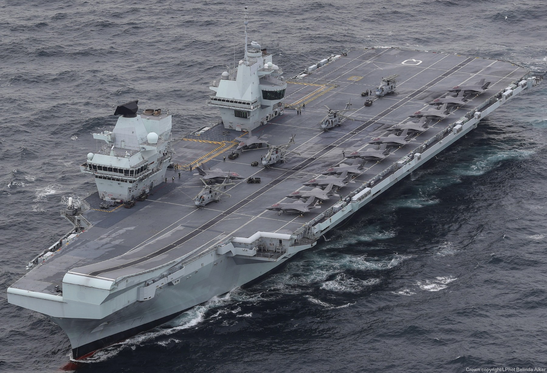 r08 hms queen elizabeth aircraft carrier royal navy 98