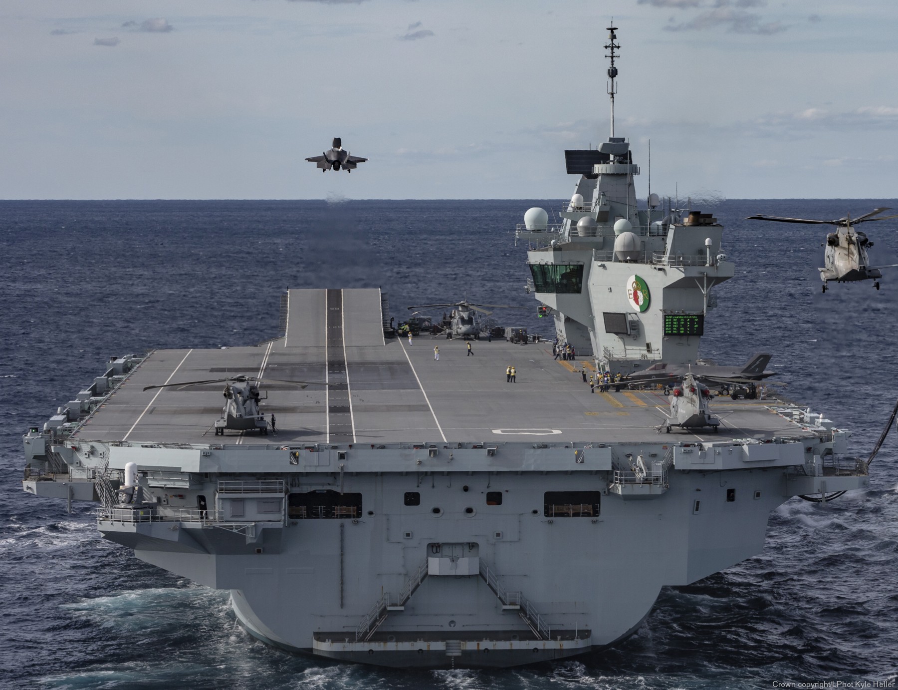 queen elizabeth class aircraft carrier stovl royal navy 106c f-35b lightning ii flight deck